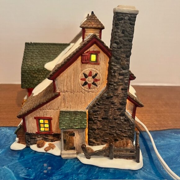 Dept 56 New England Village "Harper's Farm" 56605 Retired - Picture 7 of 12